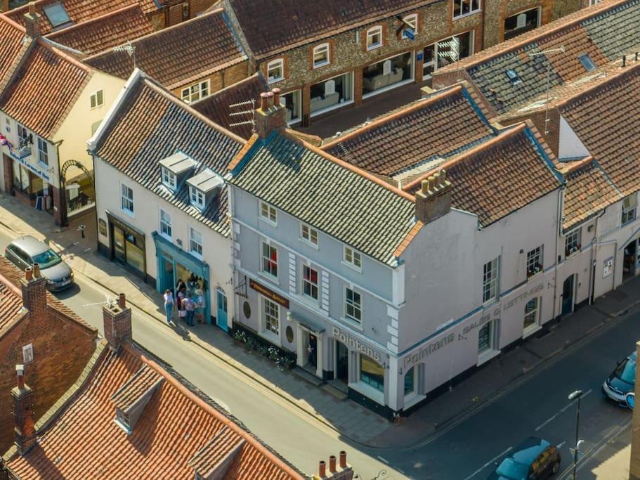Sarah'S - A Townhouse Apartment In Georgian Holt Holt  Buitenkant foto